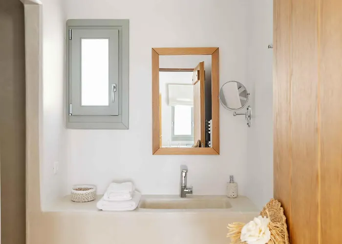 Myker Estate I 8-bdr, Luxury, Seaview, Pool וילה *