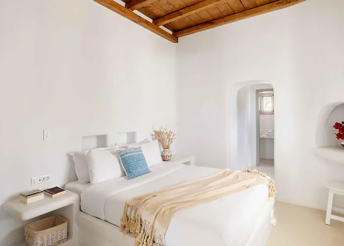 Myker Estate I 8-bdr, Luxury, Seaview, Pool וילה *